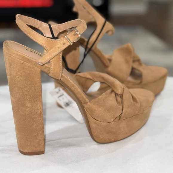 Express Faux Suede Twist Strap Platform Heeled Sandals Size 9 $88 NWT - Picture 1 of 8